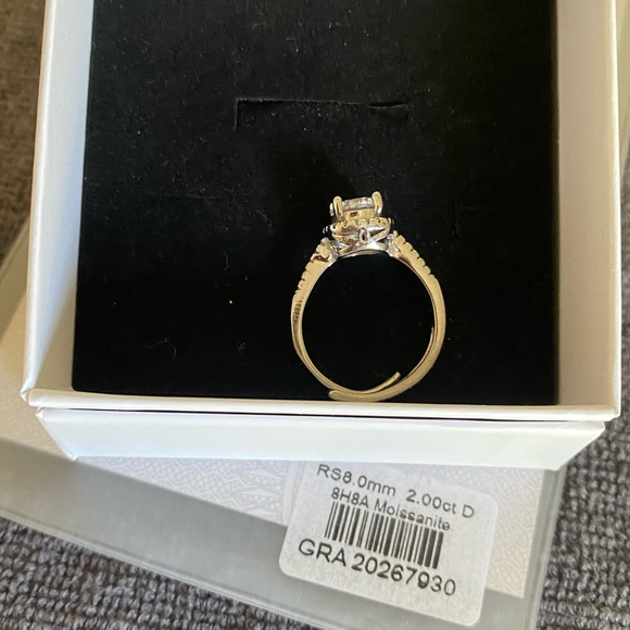 2 ct Mossanite Halo Set .925 sterling silver ring with GRA certificate - Picture 3 of 5